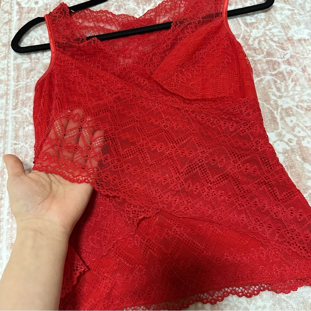 Red Lace V-Neck Open Back Top - Picture 4 of 10